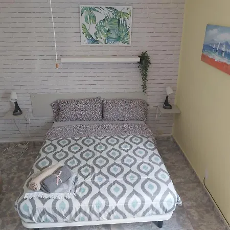 Cruz בית הארחה *